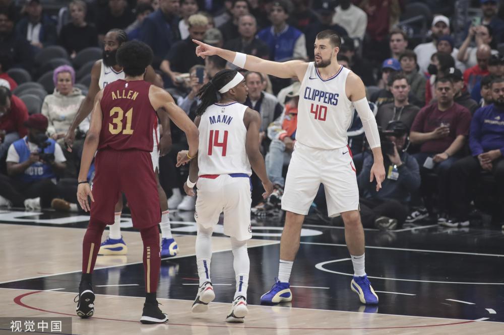 更展示了荷 更展示了荷