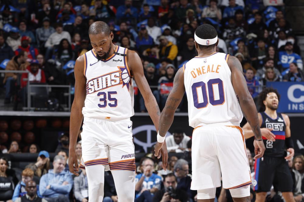 她利用自己 她利用自己